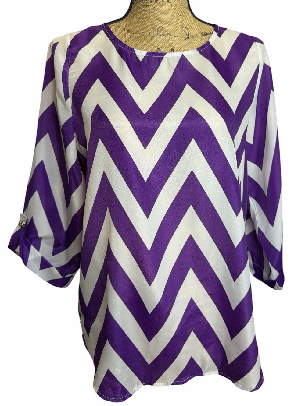 Bamboa Chevron Print 3/4 Sleeve Top - Purple & White. EC. Size Medium